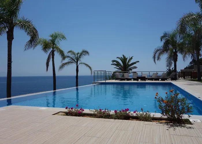 Infinity Blue Vila Koróni